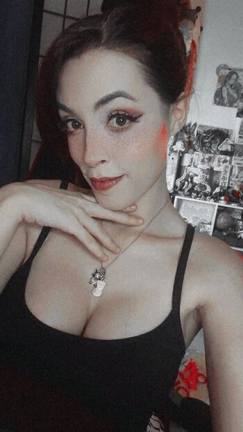 Nere sama la diosa mapacha image