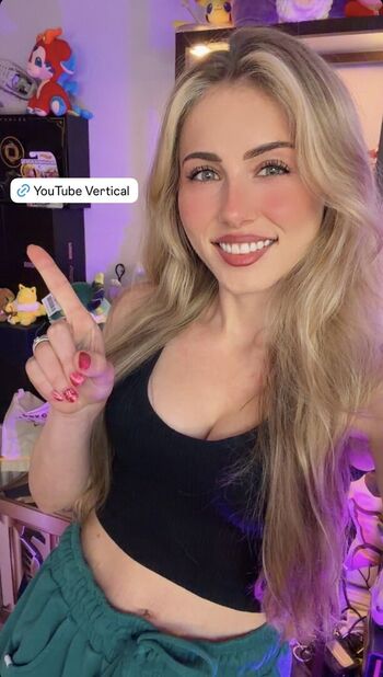 Nicki taylor image