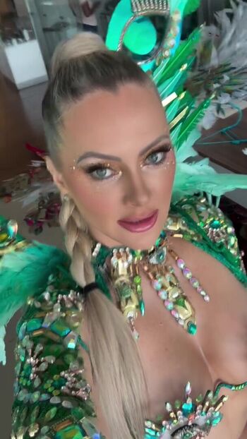 Nicole Arbour