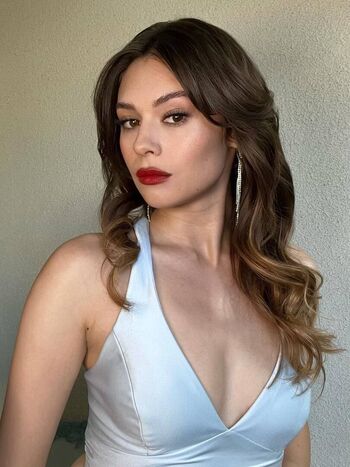 Nicole maines image