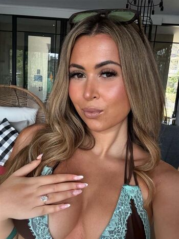 Nicole philipsz page 2 image