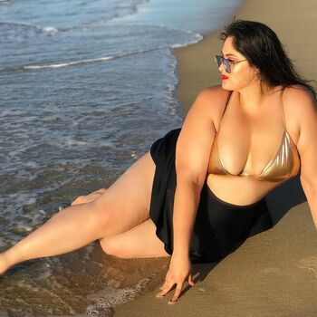 Nikki apostolou image