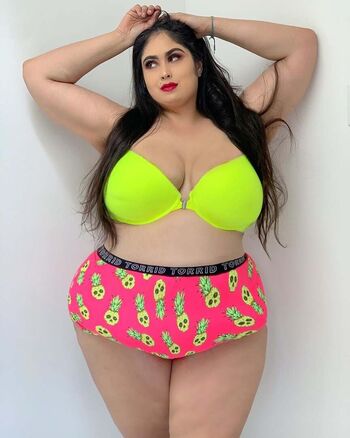 Nikki apostolou image