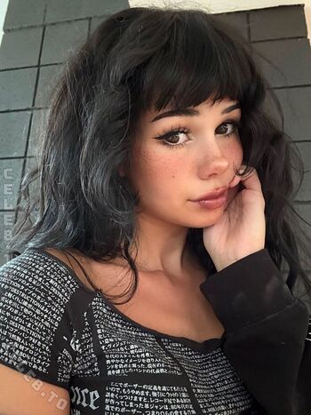 Nikki barlowe 1 image