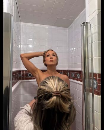 Nikki glaser image