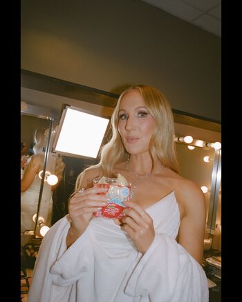 Nikki glaser image