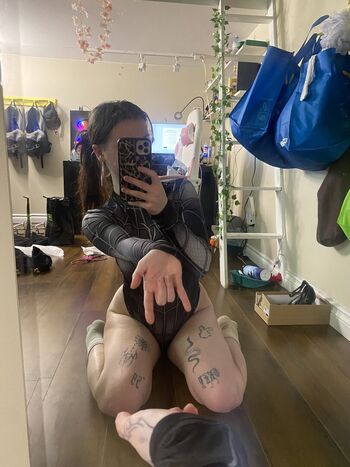 Nikkieelovee image