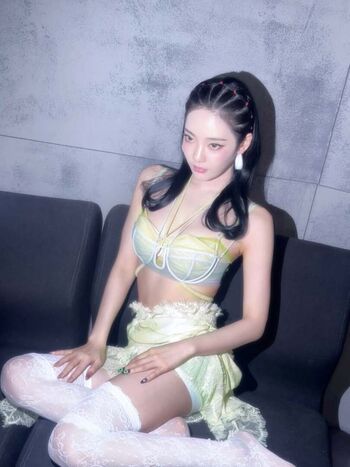 Ningning aespa image