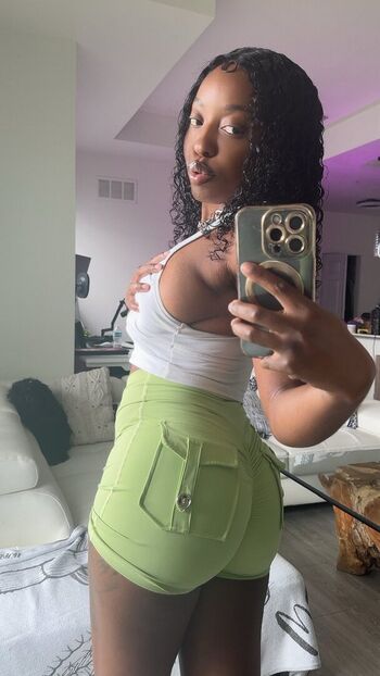 Niyah renee image