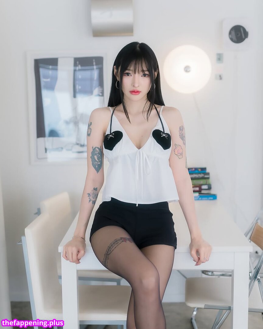 https: / nnewys Φωτογραφία Γυμνών OnlyFans #9