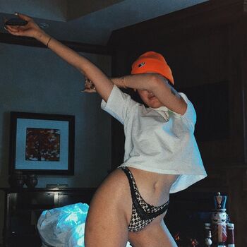 Noah cyrus image