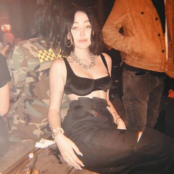 Noah cyrus image