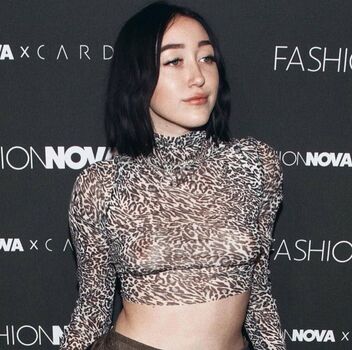 Noah cyrus image