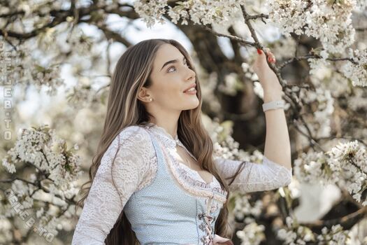 Noelle puchinger image