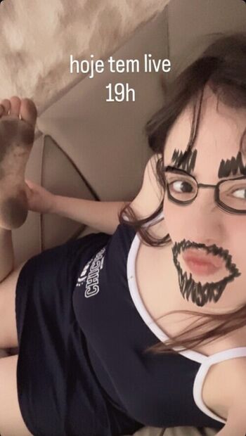 Novinhas com peitos pequenos image