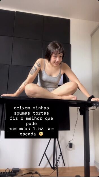 Novinhas com peitos pequenos image