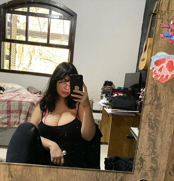 Novinhas peitudas 1 image