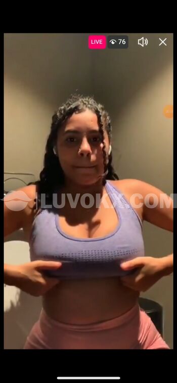 Novinhas peitudas 1 image