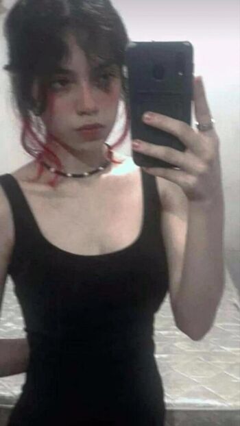 Novinhas peitudas 1 image