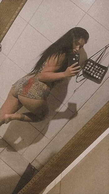 Novinhas peitudas 1 image