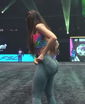 Nyvi estephan image