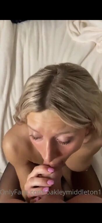 Oakley middleton image