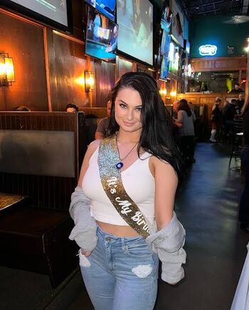 Olivia kapinos image