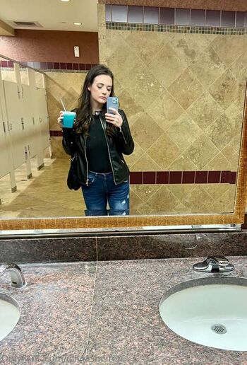 Olivia shelton image