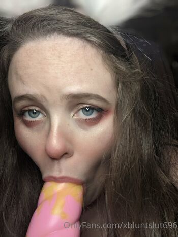 Oliviabluntfree image