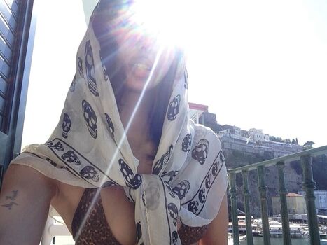 Oliviaraynn image