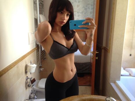 Oliviaraynn image