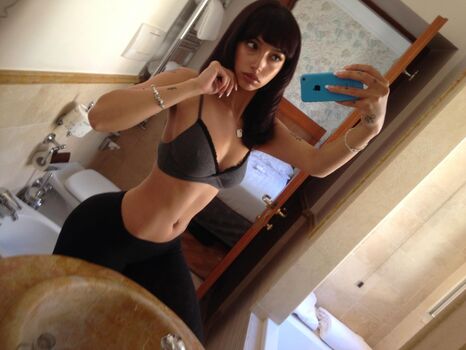 Oliviaraynn image