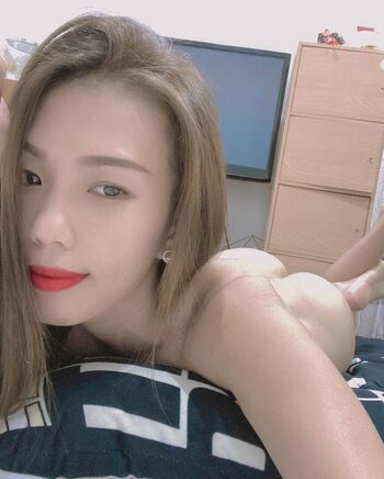 Onlywedyselene image