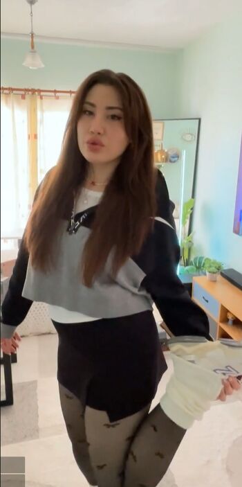 Ozge azunyan image