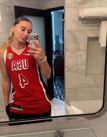 Paige bueckers 1 image