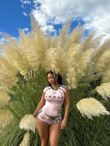 Paloma mami image