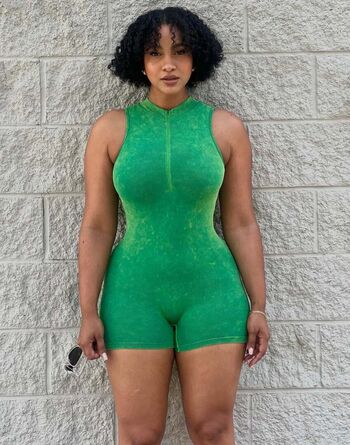Pamela feliz image
