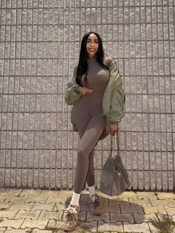 Paola henriquez image