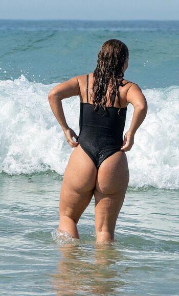 Paolla oliveira page 2 image
