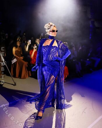 Paris hilton image