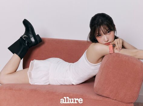 Park soo young image