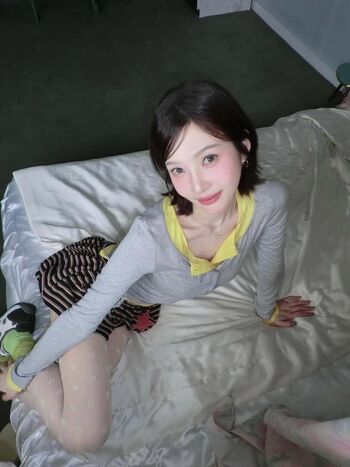Park soo young image