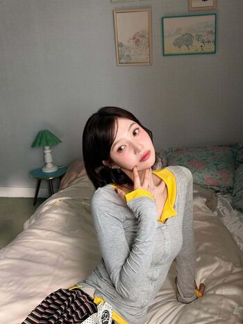 Park soo young image