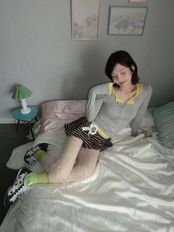 Park soo young image