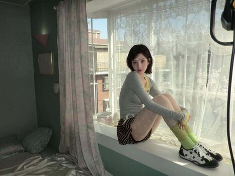 Park soo young image