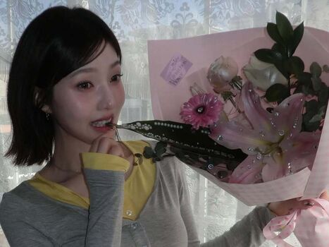 Park soo young image