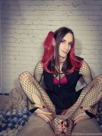 Paskie songbird image