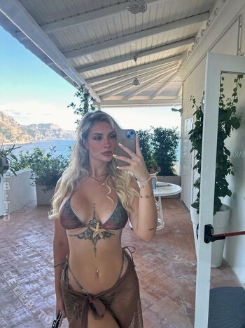 Pauline caspari image