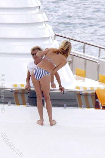 Penny lancaster page 2 image