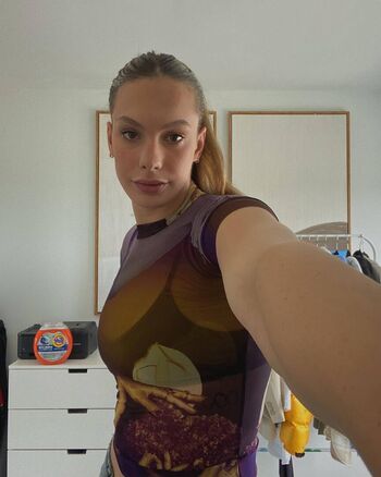 Penny oleksiak image